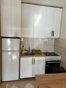 Kuchyň nebo kuchyňský kout v ubytování Mia’s duplex apartment