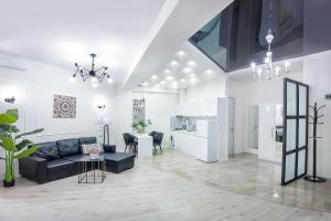 a living room with a couch and a kitchen at HB apartments Mitskevichi in Tbilisi City