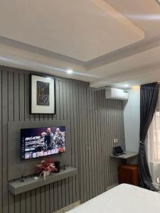 TV a/nebo společenská místnost v ubytování Properties by AlphaOne