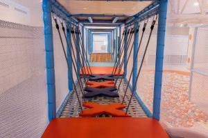 een kijkje binnenin een indoor slagkooi bij Guide Hotel Kaohsiung Liuhe in Kaohsiung +66 foto's