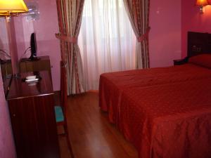 Postel nebo postele na pokoji v ubytování Hostal Centro Sol Madrid