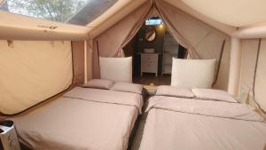 Postel nebo postele na pokoji v ubytování Sky Camping 獨享一帳包區