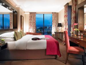 Cama ou camas em um quarto em Ashling Hotel Dublin