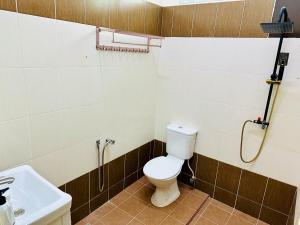 a bathroom with a toilet and a sink at Rada Guesthouse in Yan