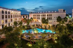 Πισίνα στο ή κοντά στο Silk Path Grand Hue Hotel