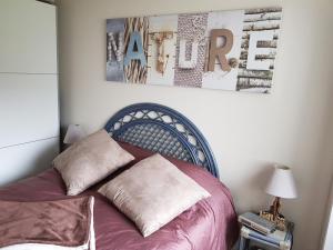 a bed with two pillows on it in a bedroom at Port plage a pied 3nuits mini in Le Pouliguen