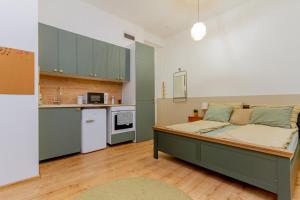 A kitchen or kitchenette at RothApartments'GARDEN