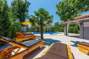 Πισίνα στο ή κοντά στο Besondere Villa mit Pool, 350 Meter zum Strand