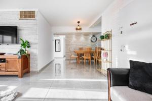 Gallery image of SpaciousApt-TopView-freeParking-PerfectForFamilies in Eilat