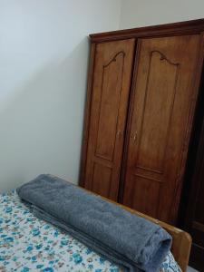 Ένα ή περισσότερα κρεβάτια σε δωμάτιο στο Almansoura Nour Apartment