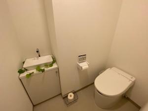 A bathroom at THE MOON Atami