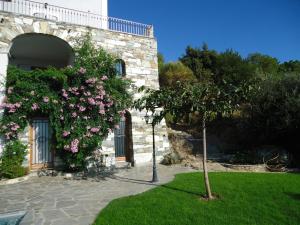 Taman di luar Le belvédère du Nebbio