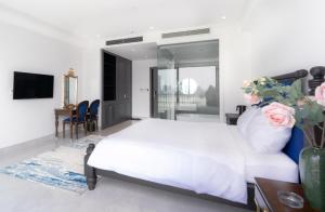 TV a/nebo společenská místnost v ubytování Quang Minh Riverside Hotel Danang