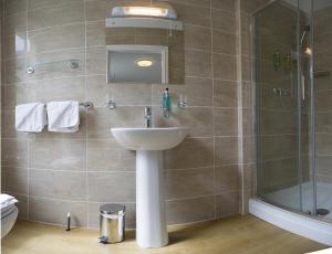 Phòng tắm tại Ellan Vannin Hotel