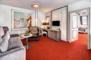 TV a/nebo společenská místnost v ubytování Boutique Hotel Hviezdoslav