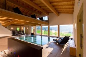 Bazén v ubytovaní Palazzo Loup Hotel alebo v jeho blízkosti