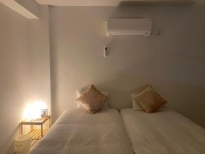 A bed or beds in a room at THE MOON Atami