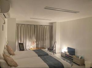 A bed or beds in a room at THE MOON Atami
