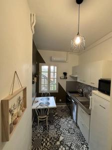 Virtuvė arba virtuvėlė apgyvendinimo įstaigoje Le studio «des Terroux »
