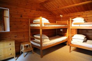 a room with bunk beds in a log cabin at Urshult Camping in Urshult