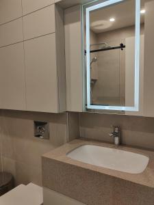 Luxurious Intimacy Hideaway - Self Check in的一间浴室