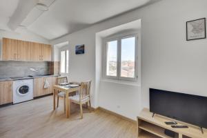 Kuchyňa alebo kuchynka v ubytovaní Studio au cœur du Panier proche Vieux-Port + 5 fotografií