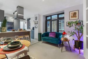 a living room with a blue couch and a table at Modern Double bedroom in city apartment room 1 in London