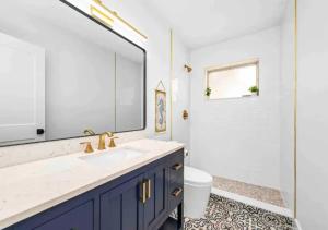 a bathroom with a sink and a mirror and a toilet at Stunning 3 Bedroom Home In Naples in Naples