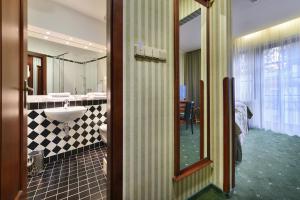 Koupelna v ubytování Hotel Morris Relax & Wellness