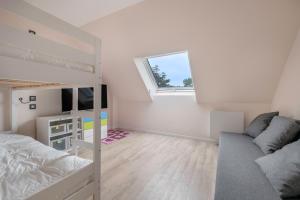 a bedroom with a bunk bed and a couch at Viree en famille a Pornichet in Pornichet