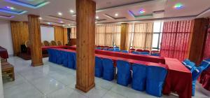 a conference room with blue chairs and a red table at East On Blue Hotel in Ilām