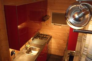 Kuchyň nebo kuchyňský kout v ubytování Chalet Ermelo