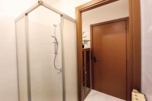 a shower with a glass door in a bathroom at Bella vista lago e parcheggio privato - Acquaseria centro in Acquaseria +19 photos