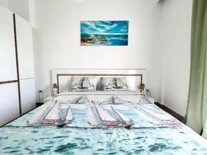 מיטה או מיטות בחדר ב-Sea Pleasure Apartment II