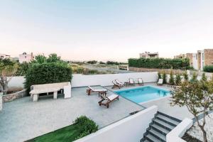Bazén v ubytování INFINITY BLU VILLA nebo v jeho okolí