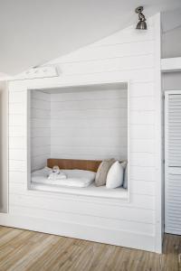 a room with a bed in a white wall at The Cozy Hotel & Lofts Timmendorfer Strand in Timmendorfer Strand