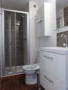 a white bathroom with a toilet and a shower at GASETIENNE Mazet T2 dans domaine avec piscines et tennis in Gassin