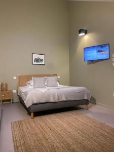 Posteľ alebo postele v izbe v ubytovaní Logis Hôtel Altitude et Spa Pierre-Percée
