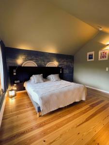 Posteľ alebo postele v izbe v ubytovaní Logis Hôtel Altitude et Spa Pierre-Percée
