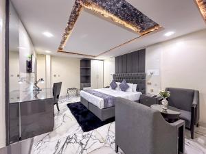 Χώρος καθιστικού στο Parkview Astoria Hotel