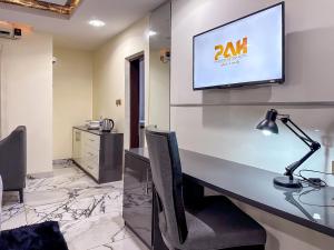 Μια τηλεόραση ή/και κέντρο ψυχαγωγίας στο Parkview Astoria Hotel