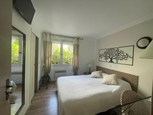 Postel nebo postele na pokoji v ubytování Hôtel Ulysse Montpellier Centre