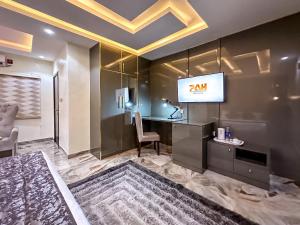 Μια τηλεόραση ή/και κέντρο ψυχαγωγίας στο Parkview Astoria Hotel