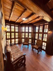 Гостиная зона в Micro wood cabana