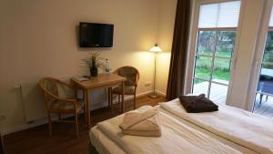 Postel nebo postele na pokoji v ubytování Gaestehaus _ Strandhalle