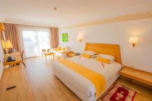 Ένα ή περισσότερα κρεβάτια σε δωμάτιο στο Hotel Timoulay and Spa Agadir