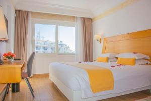 Ένα ή περισσότερα κρεβάτια σε δωμάτιο στο Hotel Timoulay and Spa Agadir