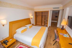 Ένα ή περισσότερα κρεβάτια σε δωμάτιο στο Hotel Timoulay and Spa Agadir