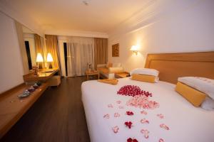 Ένα ή περισσότερα κρεβάτια σε δωμάτιο στο Hotel Timoulay and Spa Agadir