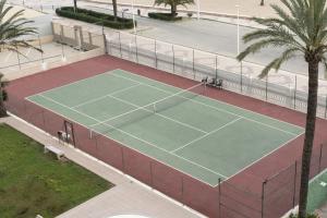 an overhead view of a tennis court at Lider, 4-D in Cullera